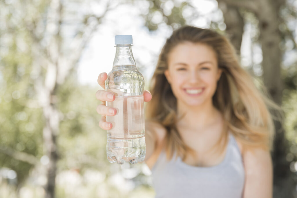 How Glass Water Bottles Benefit Your Health and the Environment in 2024